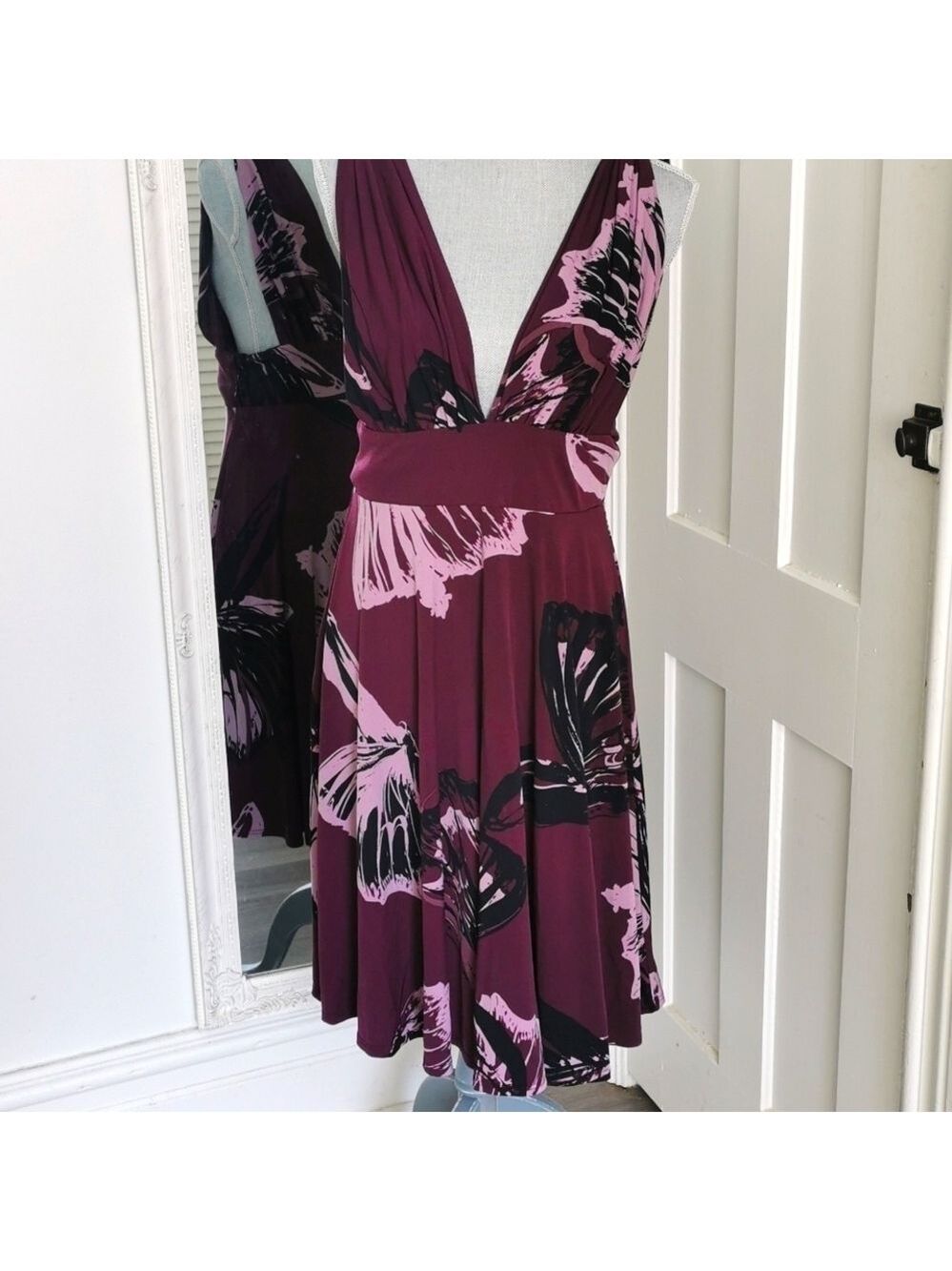 Le Chateau Convertible dark plum floral deep v butterfly dress. Size Medium. EUC